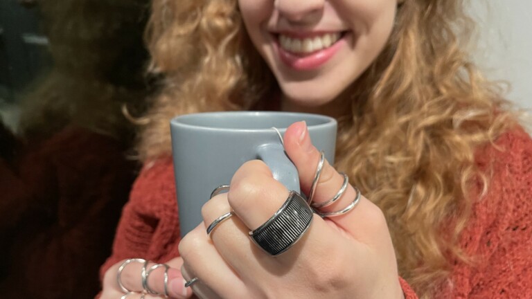 Animation Ring wearable fidget shows moving pictures when you turn the outer band