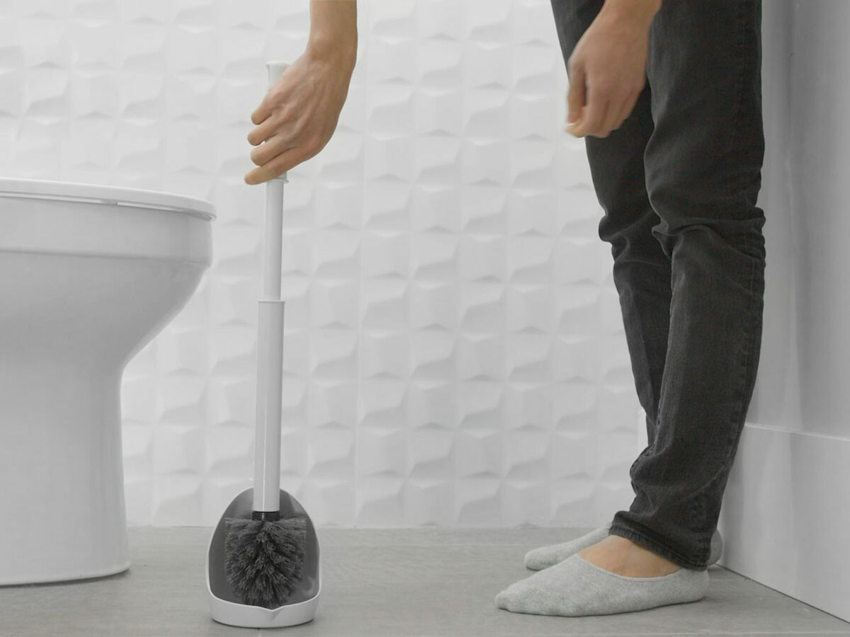 ELYPRO drip-free toilet brush collects droplets from the brush to keep your floor dry