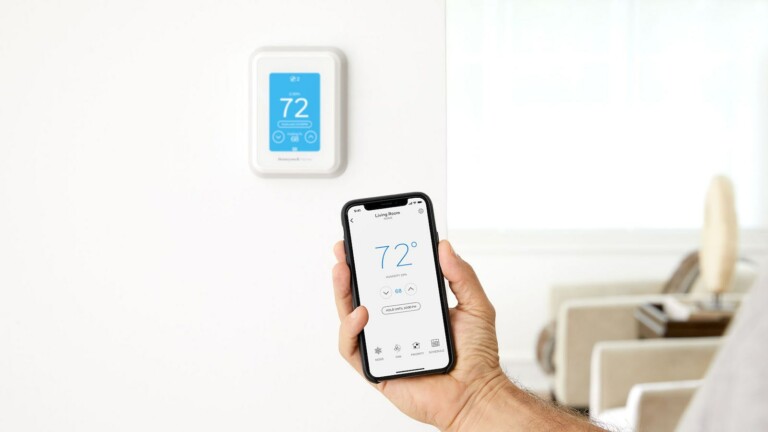 Honeywell Home T9 Smart Thermostat learns your home’s heating and cooling cycles