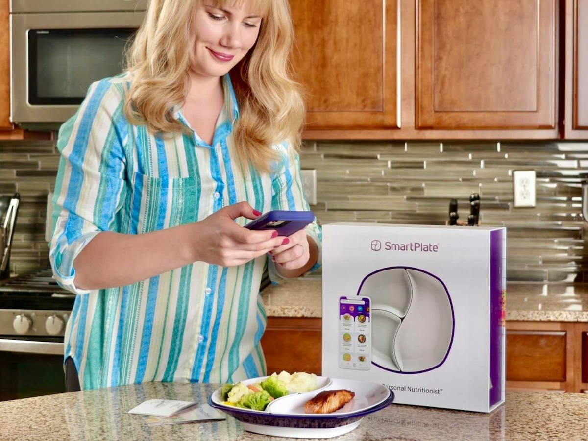 SmartPlate portion control dish calculates the carbohydrates and ...