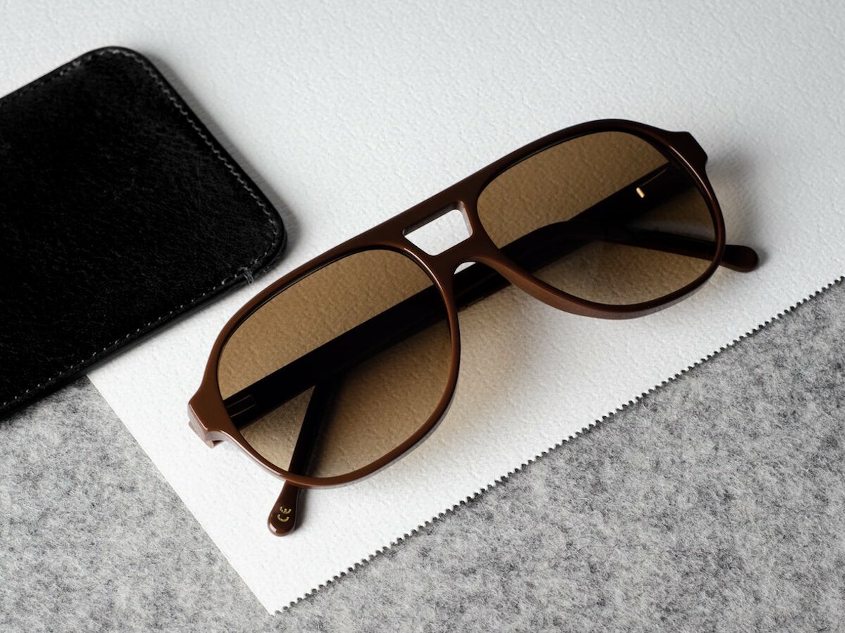 hardgraft Slim Eyewear Case features micro-suede to keep your glasses clean and smear-free