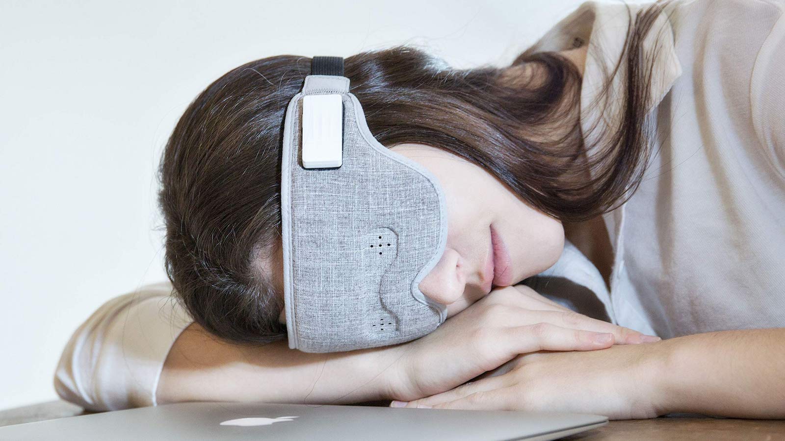 【週末限定sale!】脳波×AI スマートアイマスクLUUNA 脳波×AI】脳波を測定して機械学習機能があなただけの