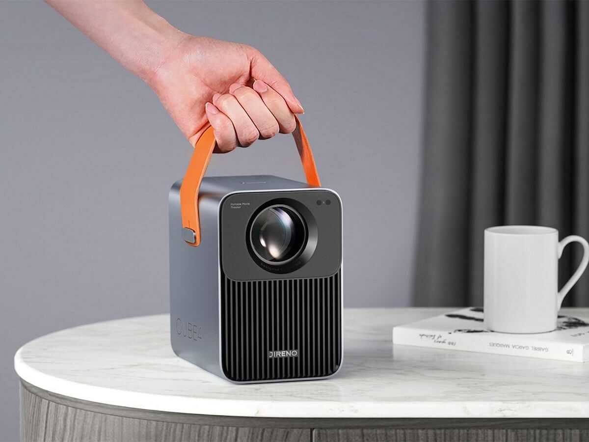 JIRENO CUBE4 Full HD projector adjusts the focus for a clear image within 5 seconds
