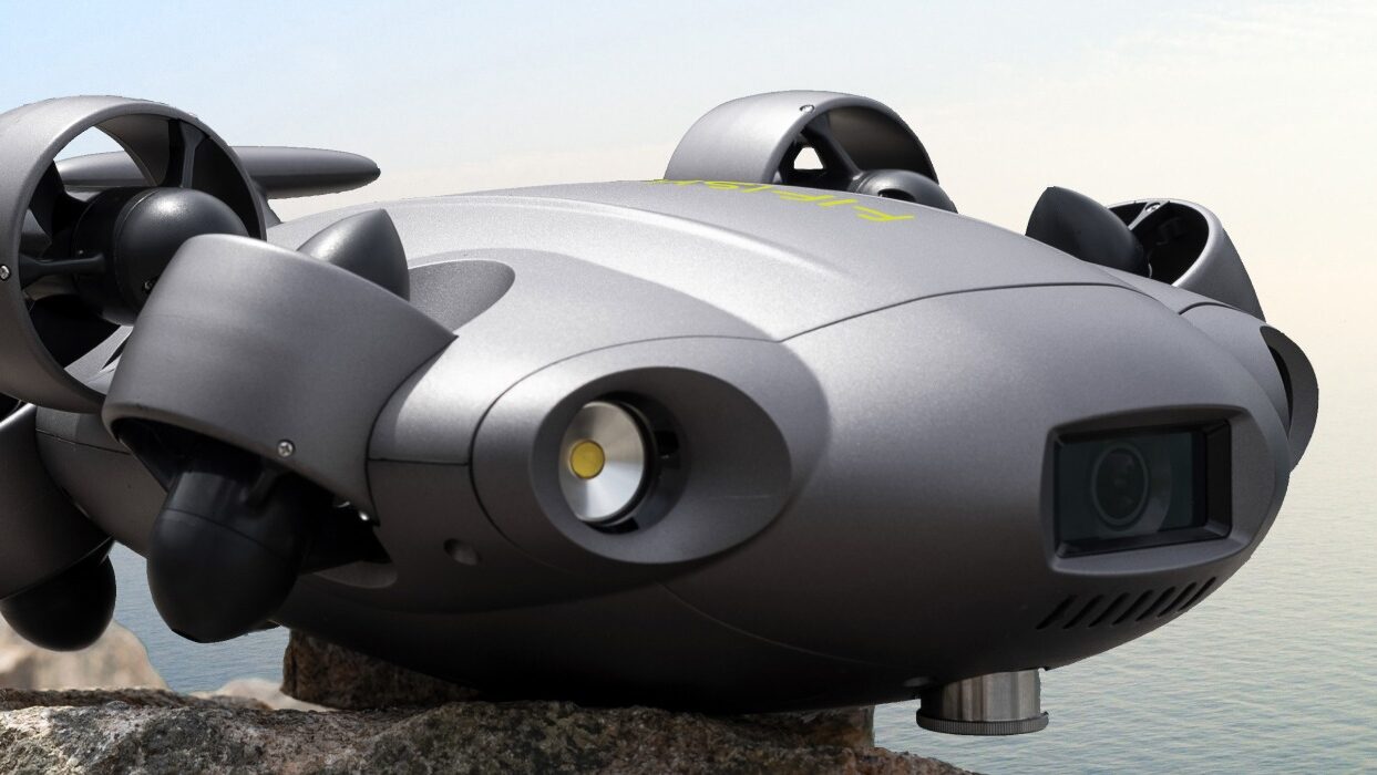 QYSEA FIFISH V6 EXPERT robot traverses underwater environments up to 3 knots