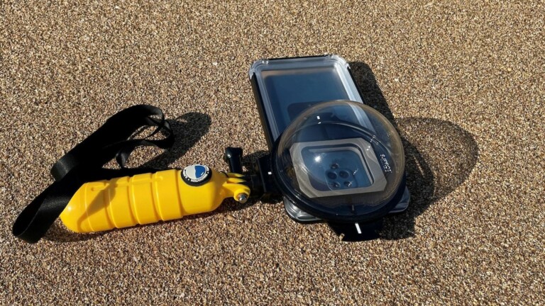 <em class="algolia-search-highlight">Smartphone</em> Mobile Mini Dome waterproof phone case takes over-underwater photographs