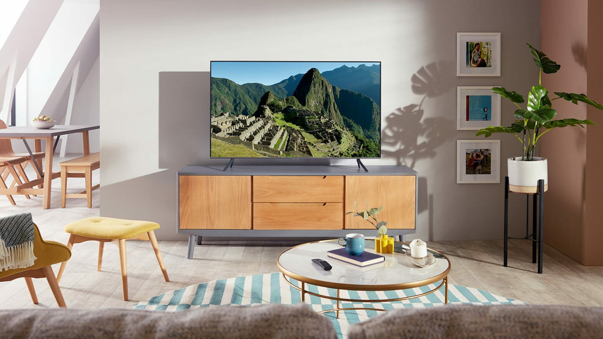 Weekend Digest The best QLED TVs to buy for your living room in 2022