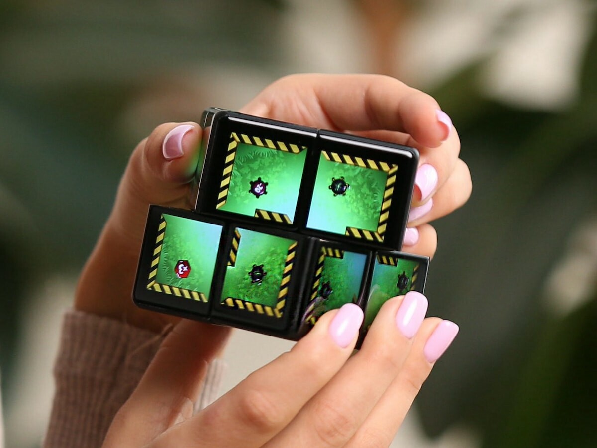 WOWCube® system introduces the next-generation of digital interactive handheld gaming