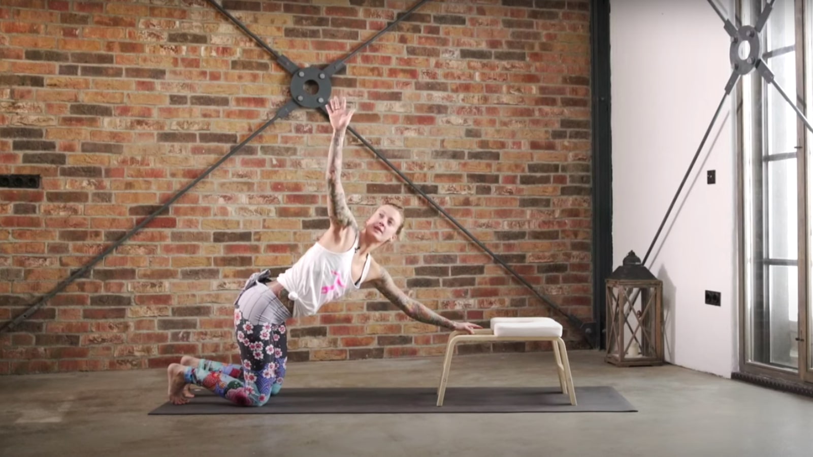 FeetUp Trainer yoga headstand bench helps to build your strength