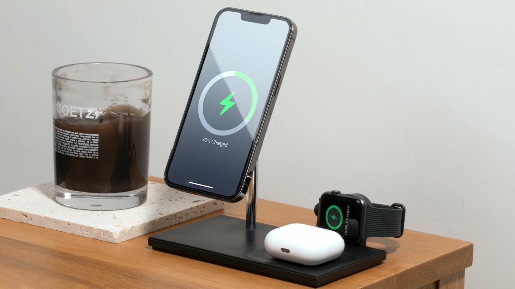 https://thegadgetflow.com/wp-content/uploads/2022/05/Native-Union-Snap-3-in-1-Magnetic-Wireless-Charger-01-1-1024x576.jpeg