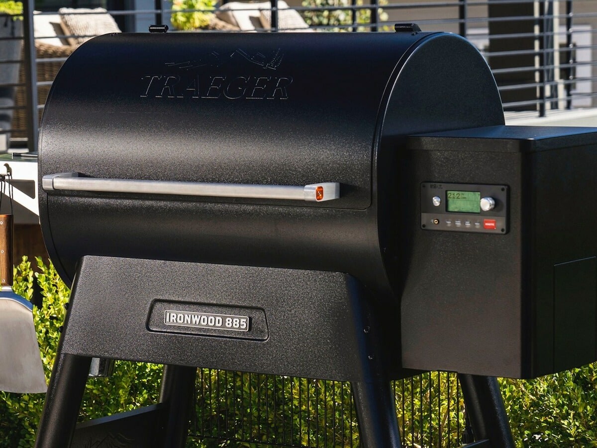 Traeger Grills Ironwood 885 pellet grill has doublesidewall insulation