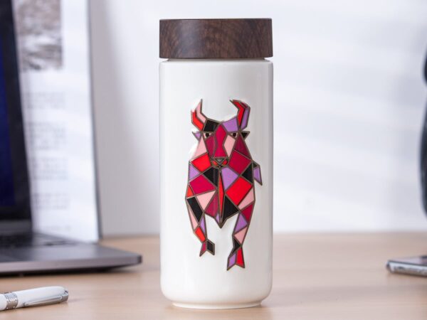ACERA Running Bull Travel Mug has a tourmaline lining, improving your drink’s flavor