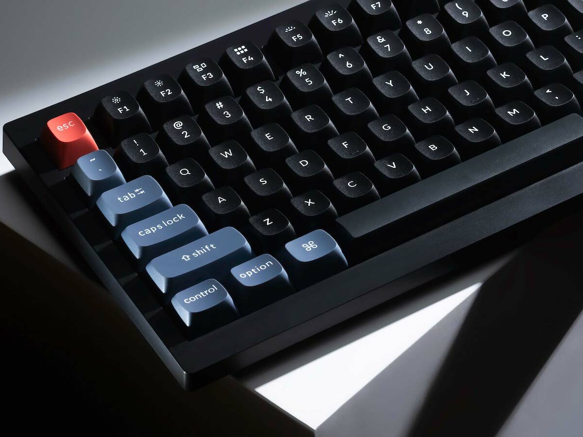 Keychron V1 QMK custom mechanical keyboard has a compact 75% layout