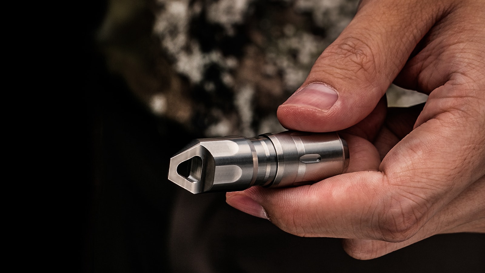 SEPTEM HUNT MINI rechargeable EDC flashlight also has a tiny little pry bar on one end