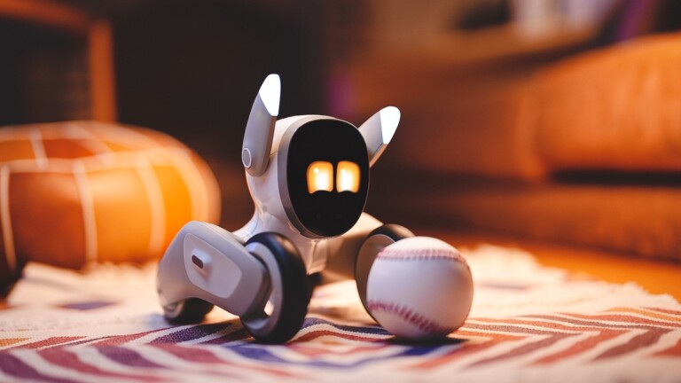 Loona intelligent petbot has unique personalities and charming pet-like behaviors