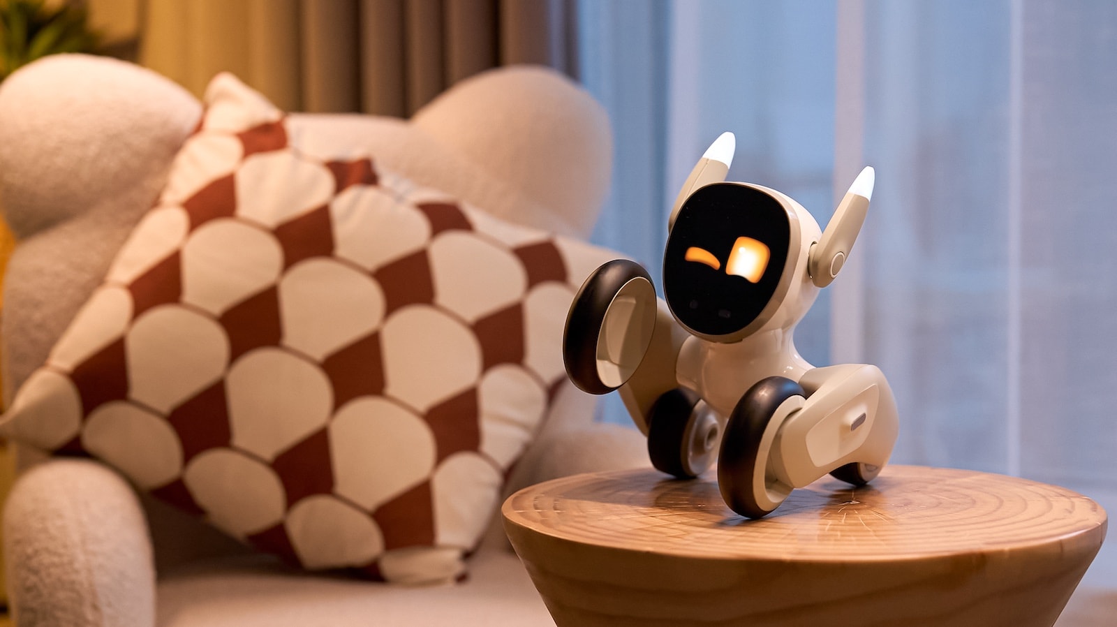 Loona intelligent petbot has unique personalities and charming pet