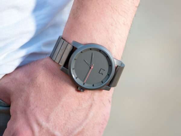 Majestik minimalist solar watch respects the environment as well as society’s concerns