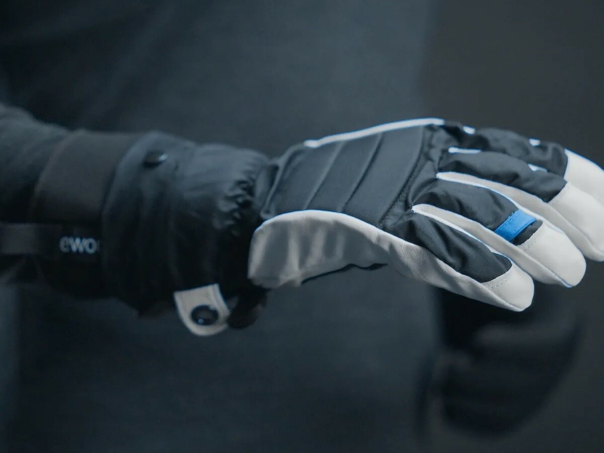 ewool 3rd Gen SnapConnect Heated Glove Liners effectively warm each