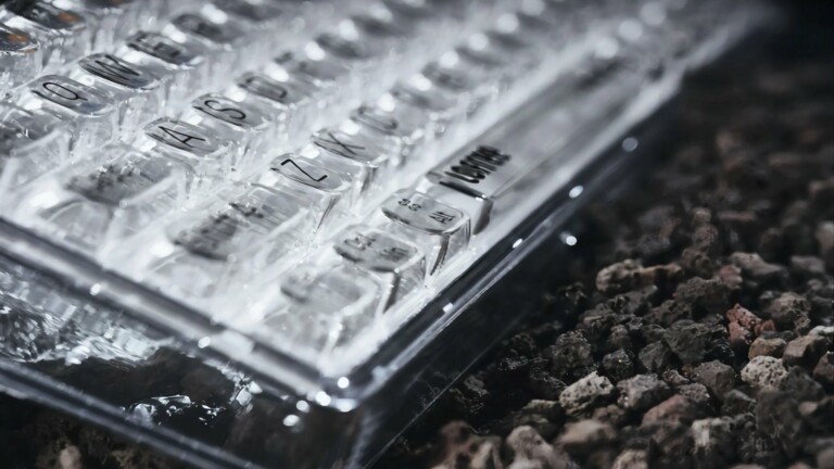 LOFREE 1% transparent mechanical keyboard has clear keycaps, switches, and chassis