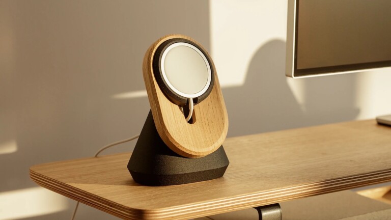 Oakywood MagSafe iPhone Stand has an ergonomically tilted milled wooden backrest