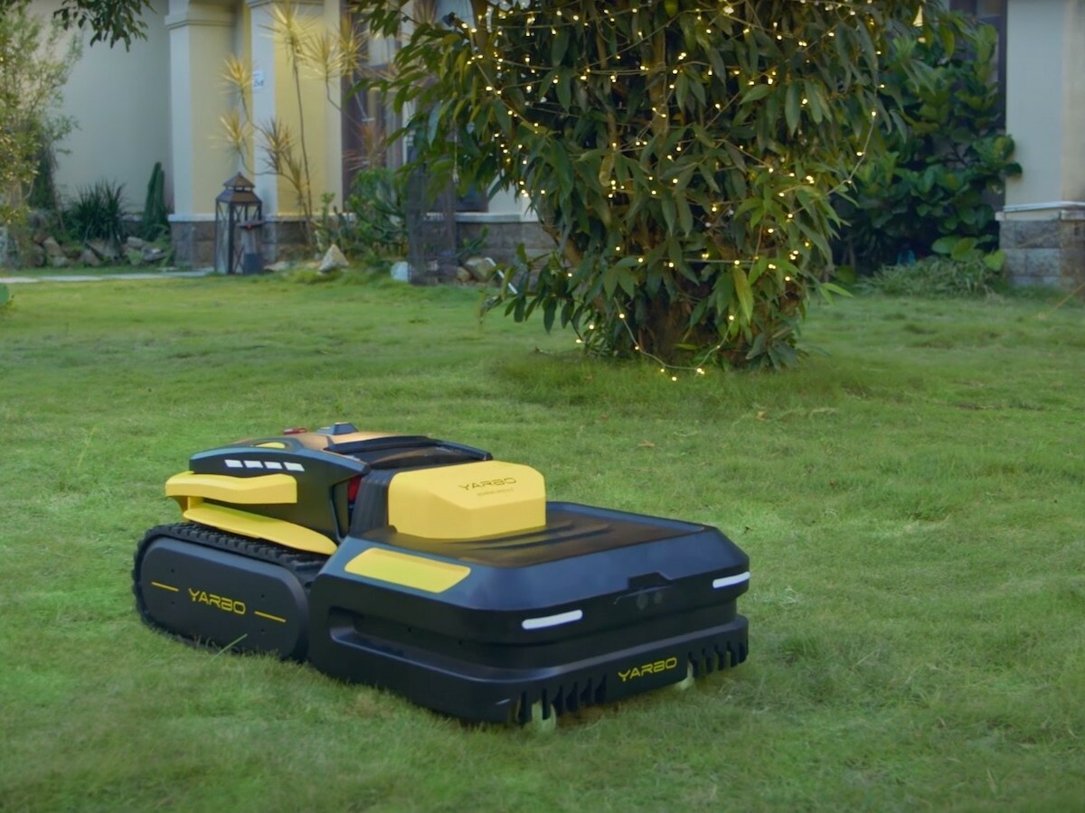 This intelligent mowing robot boasts GPS positioning technology