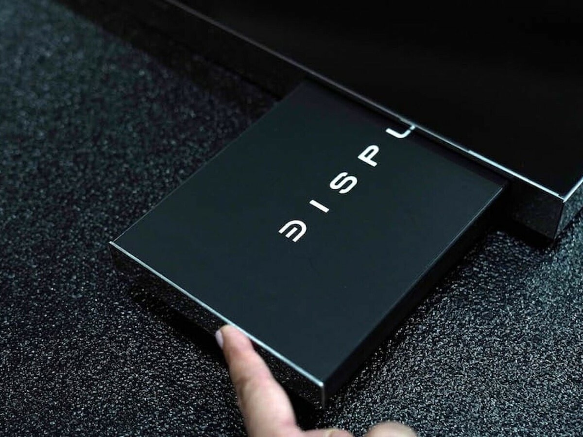 DisplaceTV wireless television operates with hotswappable batteries