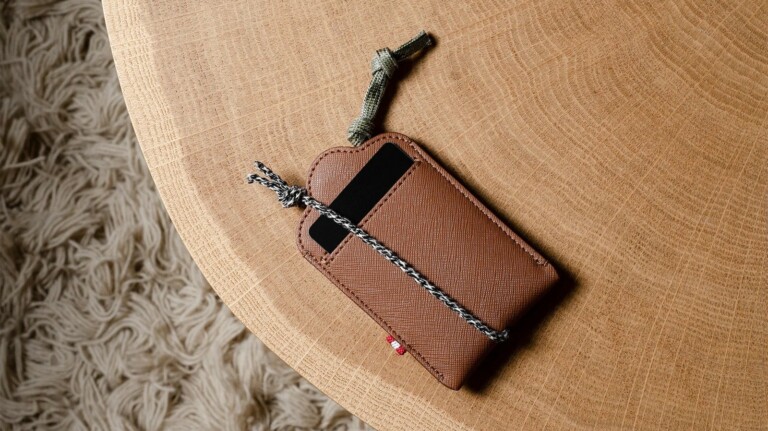 hardgraft Trim Key Cash Case wallet has a hidden pocket for slightly larger EDC items