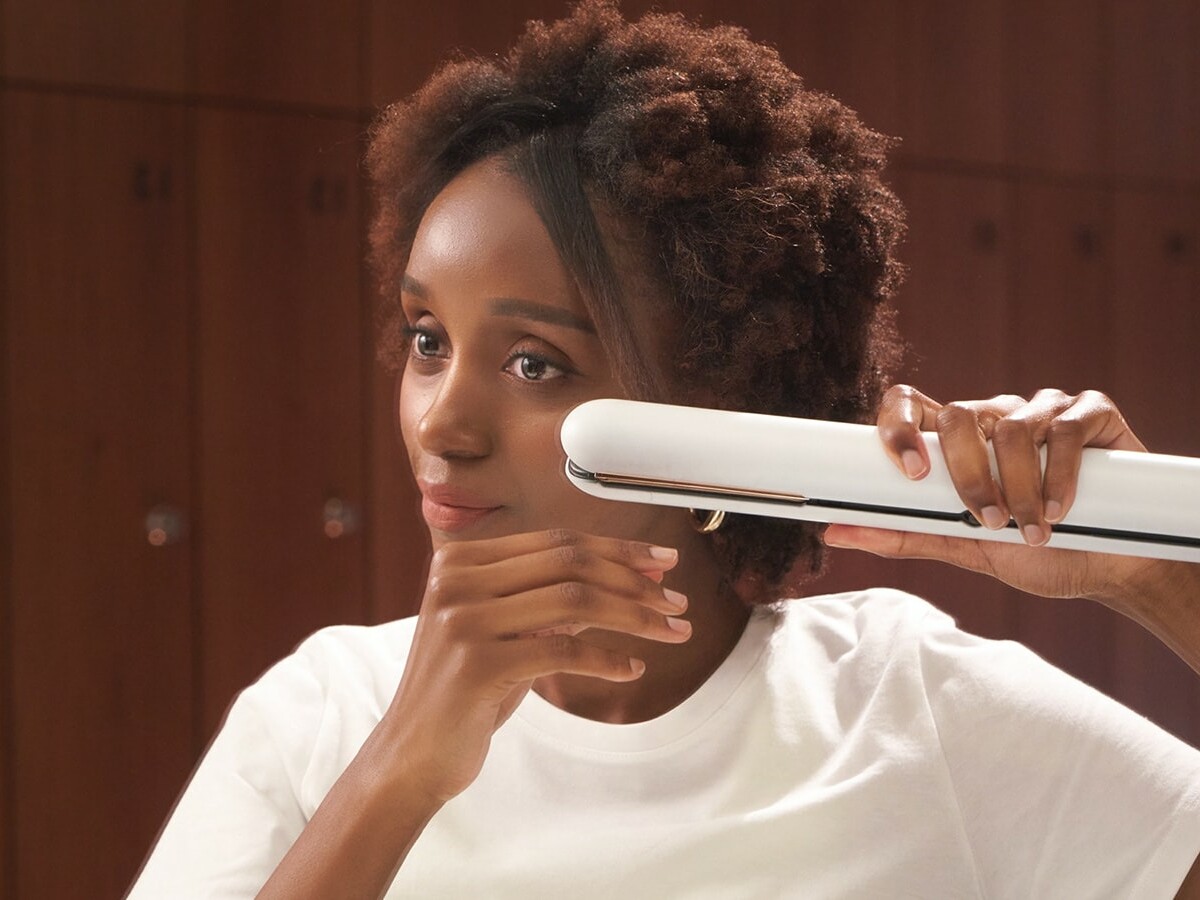 Aesty Cordless Hair Straightener helps minimize hair damage with smart