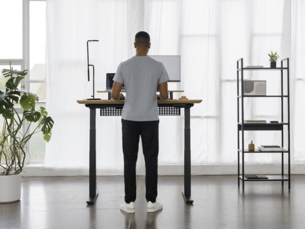 Oakywood Standing Desk offers personalized features with the online 3D customizer