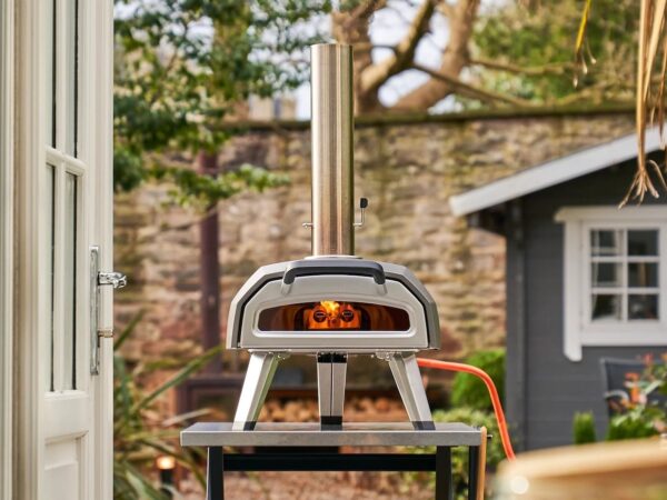 Ooni Karu 12G multi-fuel pizza oven has a borosilicate glass door so you can see your pie