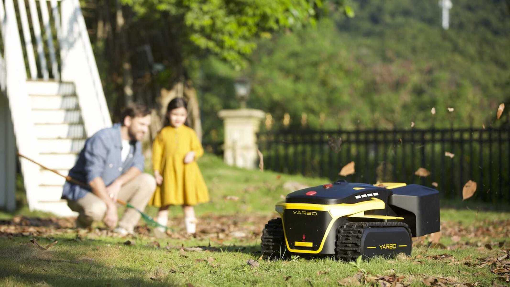 Yarbo Blower B1 outdoor robot