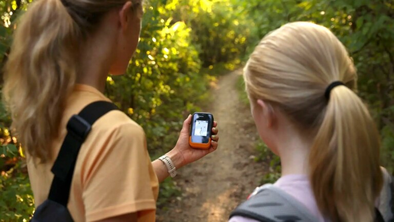 Garmin eTrex SE handheld navigator helps you find your way on outdoor expeditions