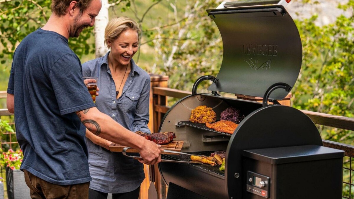 https://thegadgetflow.com/wp-content/uploads/2023/04/The-best-outdoor-grills-for-the-perfect-barbecue-blog-featured-1200x675.jpeg
