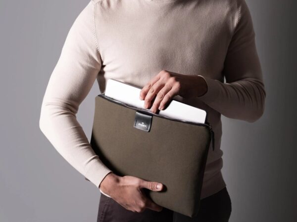 Harber London Zippered Sleeve for MacBook fits the current model and older generations