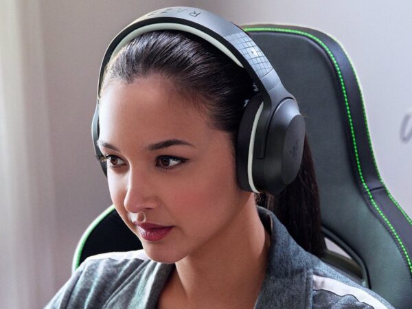 Razer Barracuda X Roblox Edition wireless gaming headset works across your devices