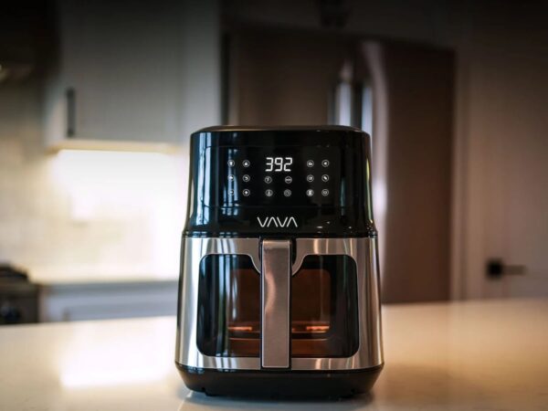 VAVA Air Fryer sleek cooker makes cooking easier thanks to 8 convenient preset functions