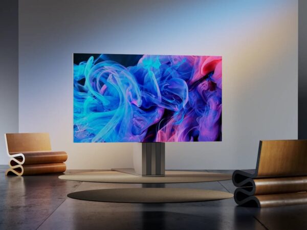 C SEED N1 165″ and 137″ luxury outdoor TVs unfold to a height of 3 meters in 60 seconds