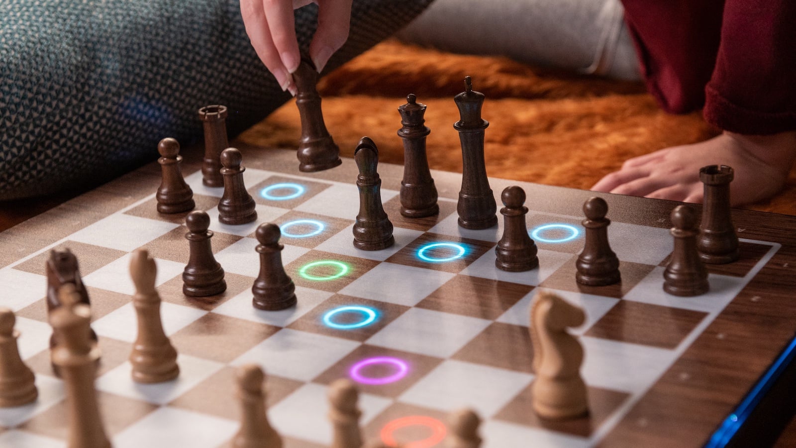 No opponent nearby? Not a problem! This automatic chessboard lets you play  others remotely