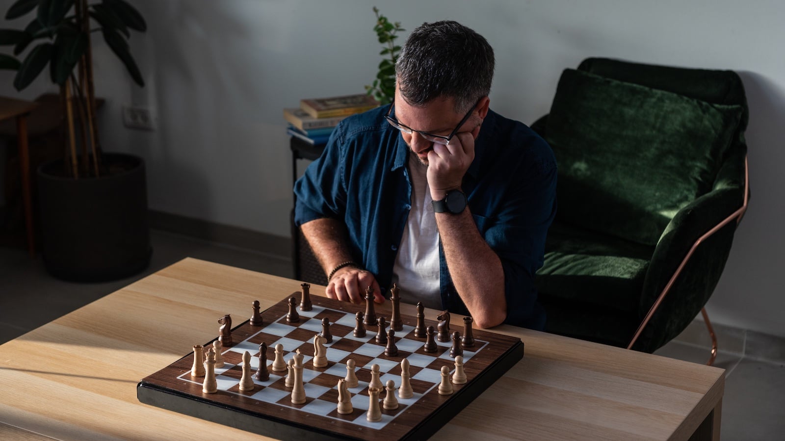 This AI-powered chess board is like a non-magical wizard's chess