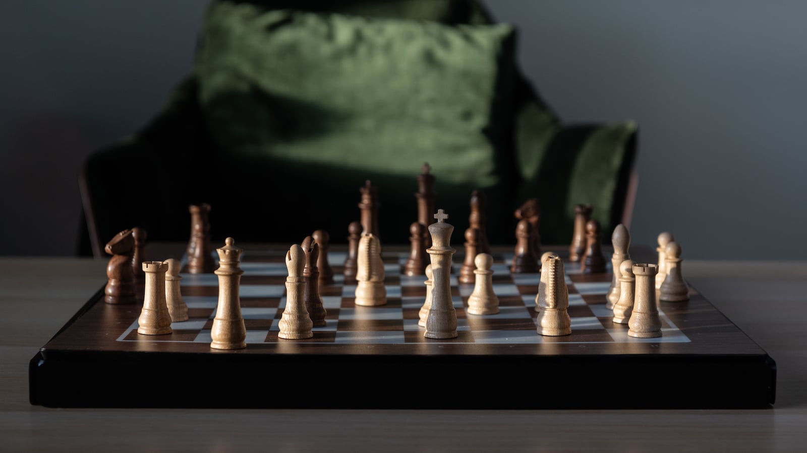 Meet Gochess, an Ai-Powered Chess Board W/ Self-Moving Pieces