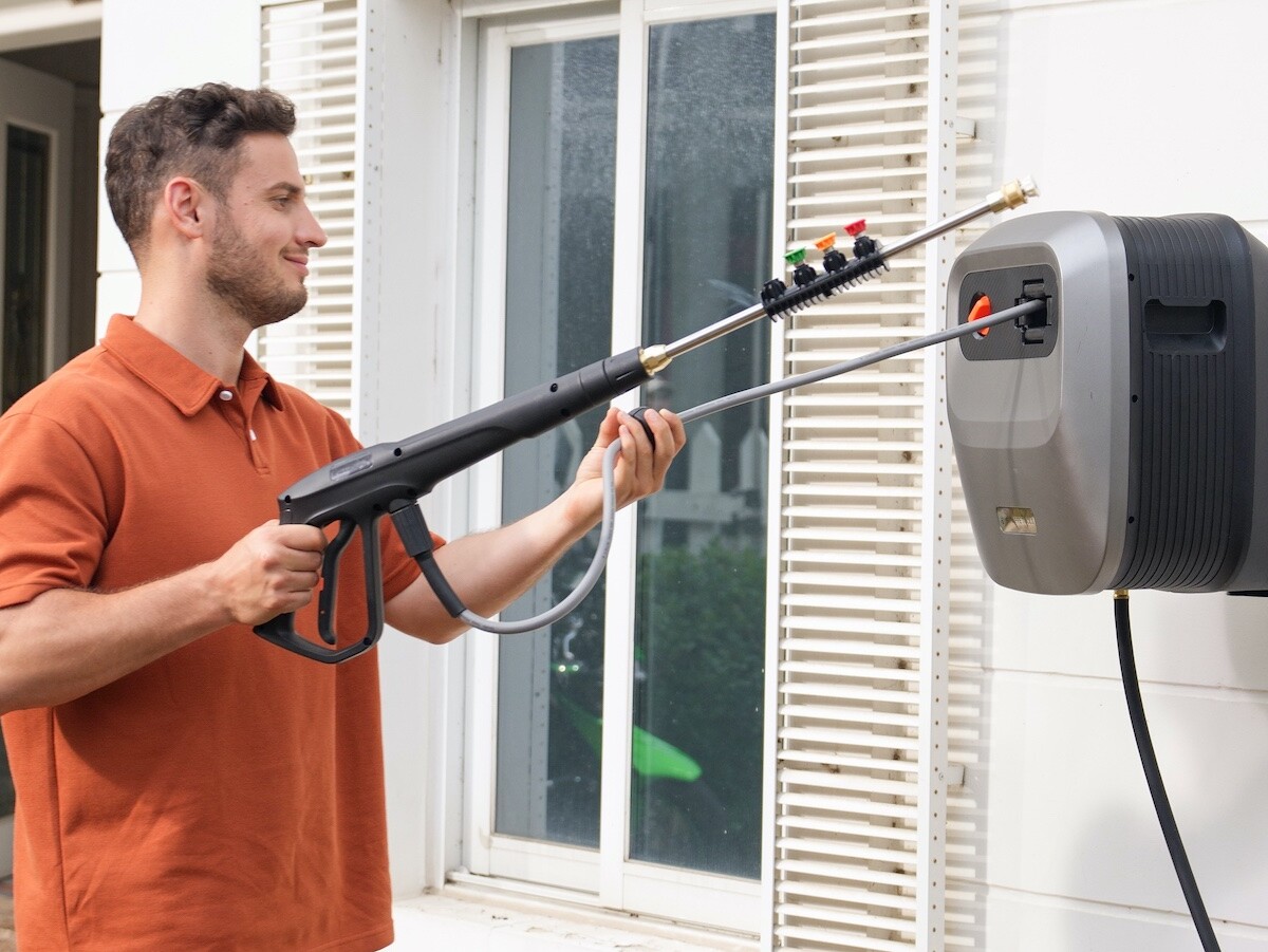 This powerful pressure washer has a rotating wallmounted design