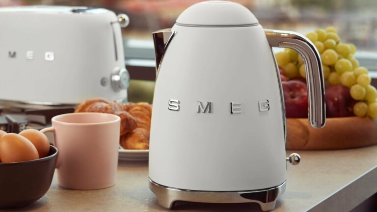 Smeg KLF03 50s-Style Kettle adds warmth and colorful vintage charm to your kitchen