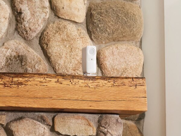 SimpliSafe Smart Alarm Wireless AI Indoor Security Camera has 24/7 live guard protection
