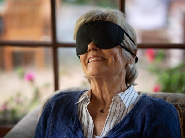 Lumos Smart Travel Mask uses light therapy to help you combat the effects of jet lag