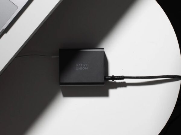 Native Union Fast Desktop Charger PD 140W can power 4 devices at once with USB PD 3.1