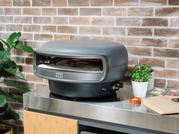 Everdure KILN R Series 2-burner pizza oven cooks a 16″ pizza in as few as 2 minutes