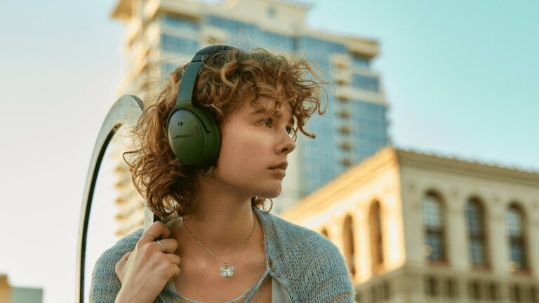 Bose QuietComfort Headphones let you focus on the music with their Quiet and Aware modes