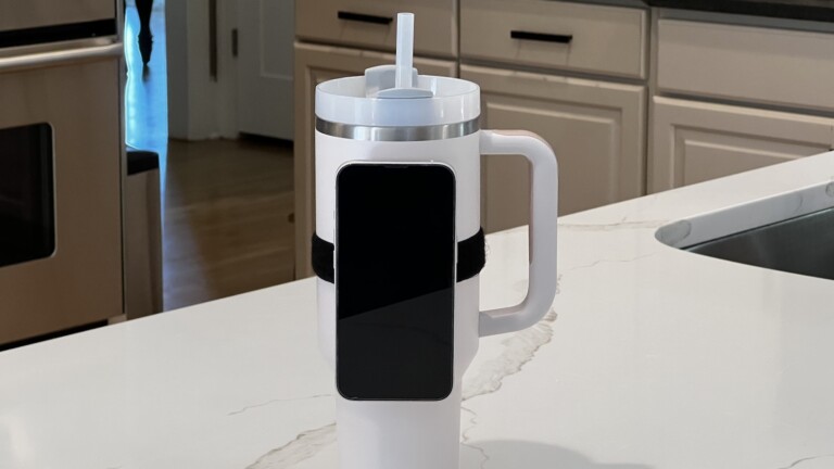 Modern Carry MagSafe Water Bottle Strap is a modern way to carry your iPhone or AirPods