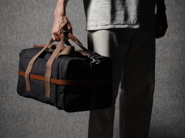 hardgraft All Set Vintage Duffle Bags give you ample space and convenient pockets