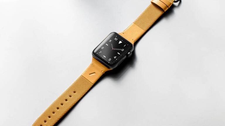 Native Union (Re)Classic Strap for Apple Watch offers a timeless yet sustainable aesthetic