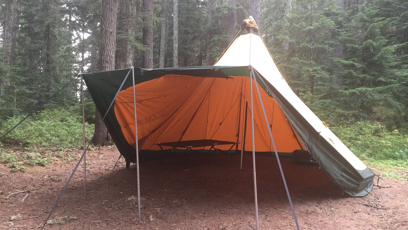 An English Countryside Wedding at Nosley Chapel, image size:1600x900
